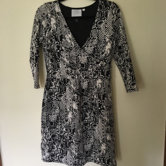 Anthropologie Dresses & Skirts - Anthropologie HD in Paris wrap dress small